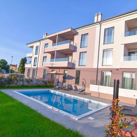 Luxury Apartment Faro With Sea View And Swimming Pool Premantura Eksteriør billede