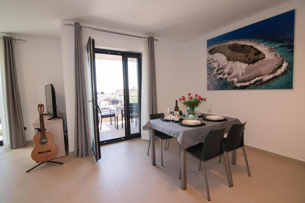 Luxury Apartment Faro With Sea View And Swimming Pool Premantura Eksteriør billede
