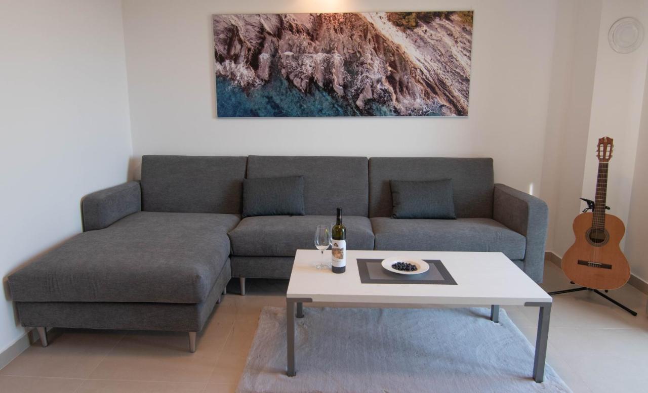 Luxury Apartment Faro With Sea View And Swimming Pool Premantura Eksteriør billede