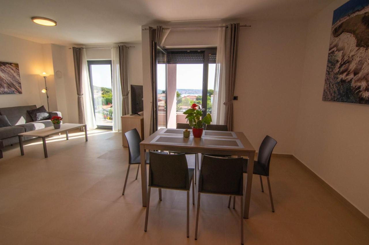 Luxury Apartment Faro With Sea View And Swimming Pool Premantura Eksteriør billede